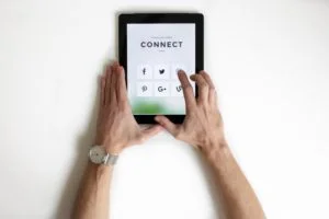social media causes lonliness